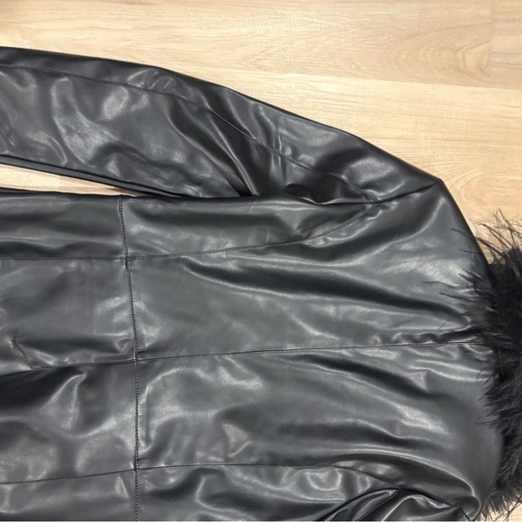 Black Leather Jacket with Luxurious Fur Collar - Picture 8 of 9